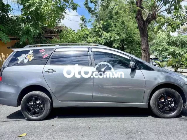 Mitsubishi Grandis 2005 2.4 AT - 200 km