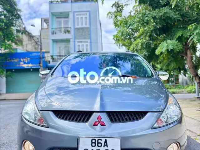 Mitsubishi Grandis 2005 2.4 AT - 200 km