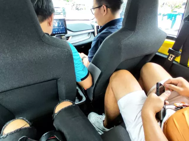 Ghế sau VinFast VF 3 cũ sẽ hơi xóc.