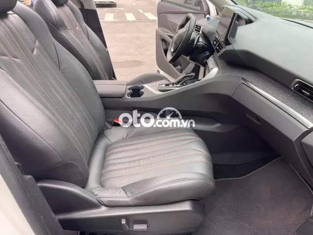 Peugeot 5008 2022 AL 1.6 AT - 30,000 km siêu đẹp.