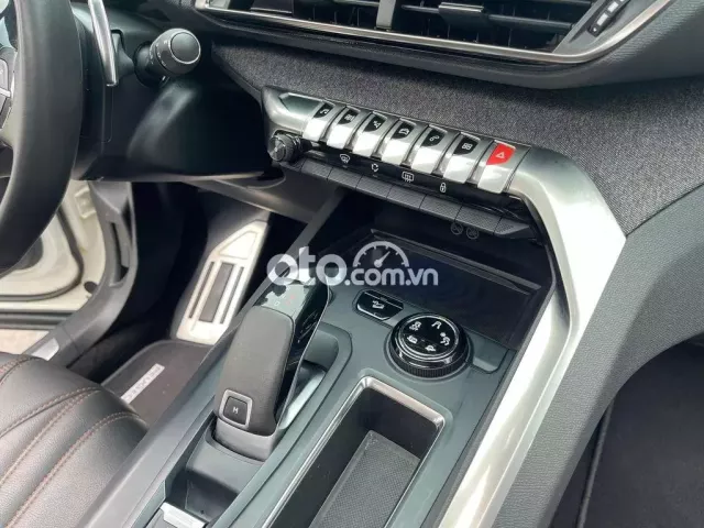 Peugeot 5008 2022 AL 1.6 AT - 30,000 km siêu đẹp.