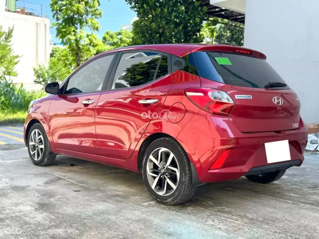 Đẹp miễn bàn