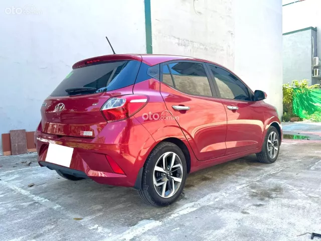 Đẹp miễn bàn
