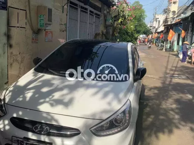 Hyundai Accent 2016 1.4 AT Hatchback - 140000 km .