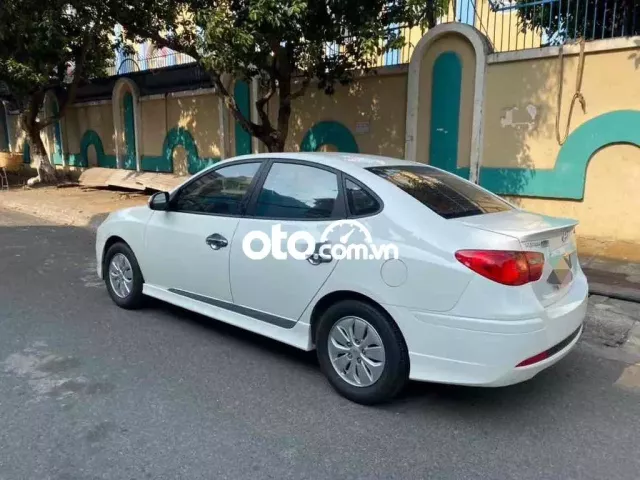 Ô tô Avante MT1.6 2011