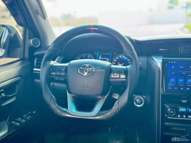 Toyota Fortuner 2022 số tự động tại Hà Nội