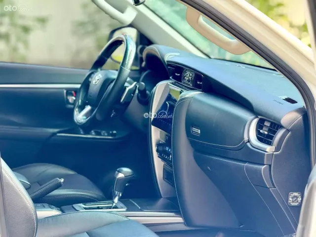 Toyota Fortuner 2022 số tự động tại Hà Nội