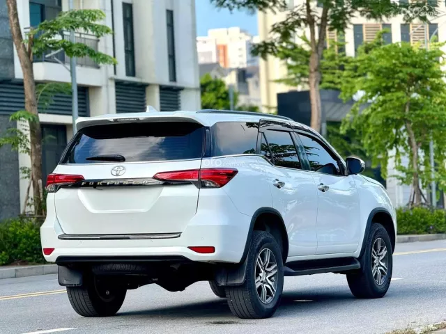 Toyota Fortuner 2022 số tự động tại Hà Nội