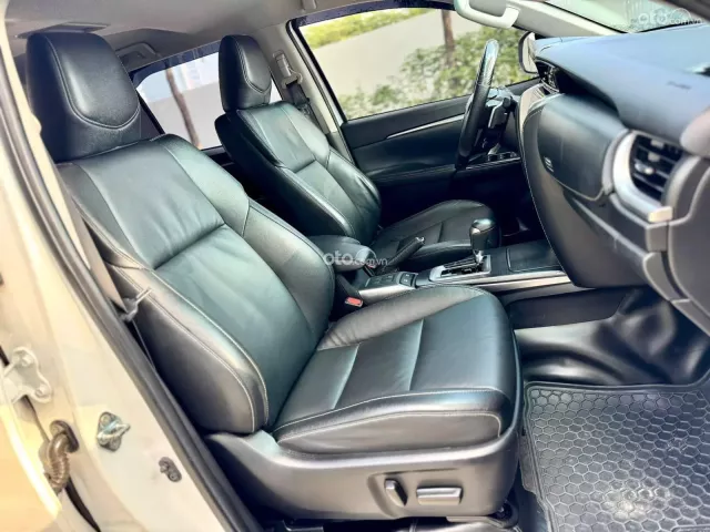 Toyota Fortuner 2022 số tự động tại Hà Nội