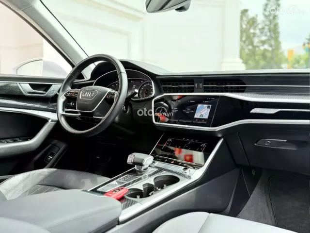 Xe nội thất còn mới, bảo dưỡng full hãng