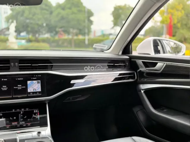 Xe nội thất còn mới, bảo dưỡng full hãng