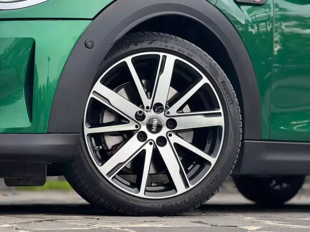 Xe dán PPF hơn 100 triệu bảo vệ sơn nguyên bả