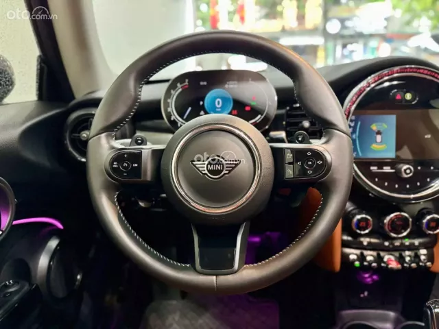 Xe dán PPF hơn 100 triệu bảo vệ sơn nguyên bả