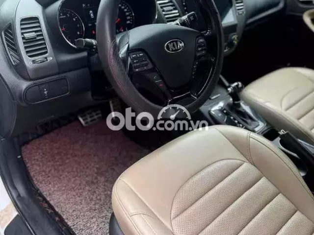 Kia Cerato 2017 1.6 AT - 98000 km