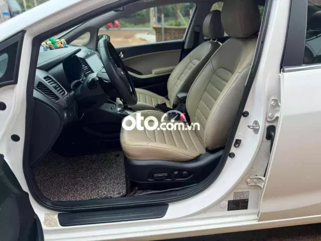 Kia Cerato 2017 1.6 AT - 98000 km