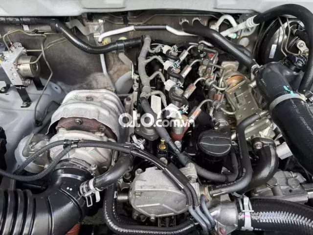 ISUZU MU-X B7 máy dầu 1.9 Turbo số sàn 2019