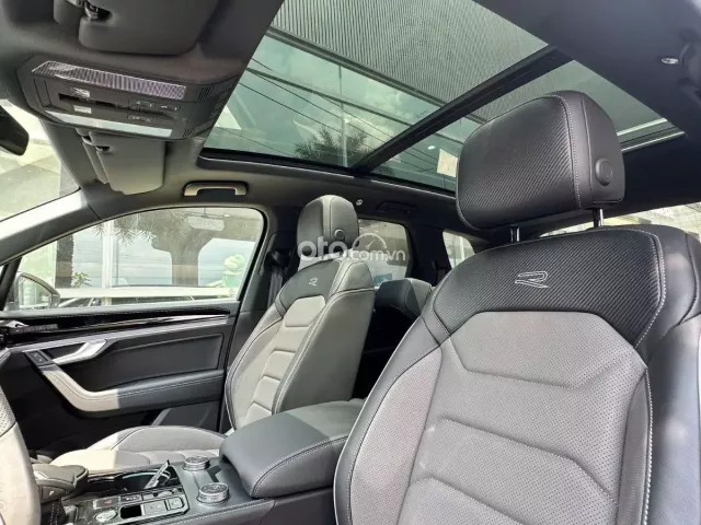 Phiên bản Rline mẫu mới sang trọng đẳng cấp ưu đãi 3 năm bảo dưỡng miễn phí