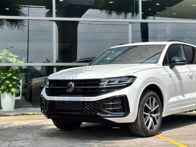 Phiên bản Rline mẫu mới sang trọng đẳng cấp ưu đãi 3 năm bảo dưỡng miễn phí