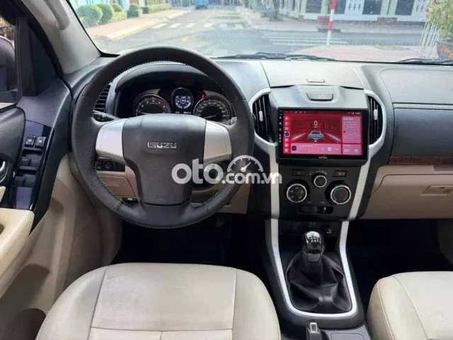 ISUZU MU-X B7 máy dầu 1.9 Turbo số sàn 2019