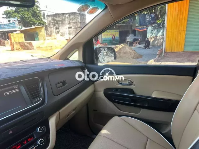 Kia Sedona 2016 2.2L DATH - 120000 km