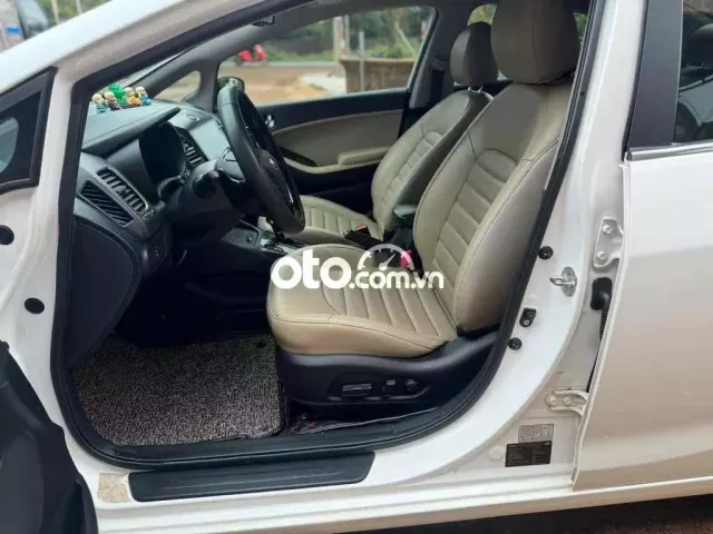 Kia Cerato 2017 1.6 AT - 98000 km