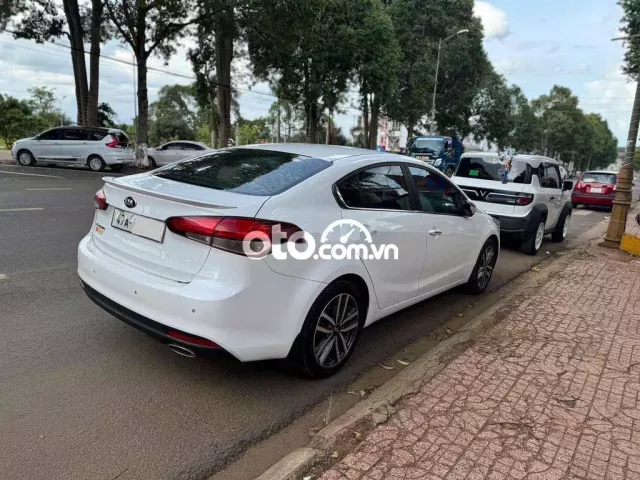 Kia Cerato 2017 1.6 AT - 98000 km