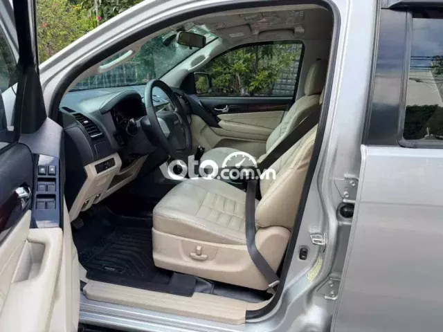 ISUZU MU-X B7 máy dầu 1.9 Turbo số sàn 2019