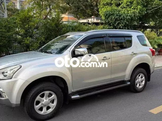ISUZU MU-X B7 máy dầu 1.9 Turbo số sàn 2019