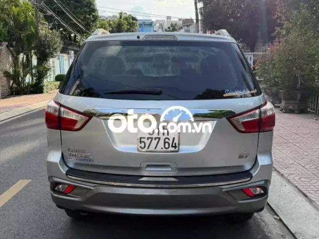 ISUZU MU-X B7 máy dầu 1.9 Turbo số sàn 2019