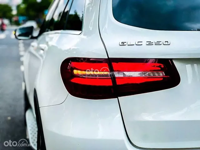 Model 2018, màu TRẮNG sang trọng – FULL OPTION