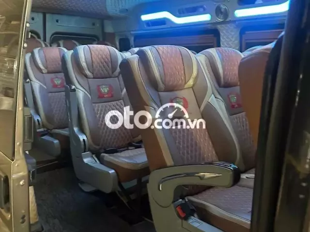 Ford Transit 2023 Tiêu chuẩn