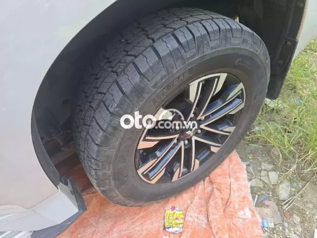 18 1070 2021 4x4 AT Premium - 12 km