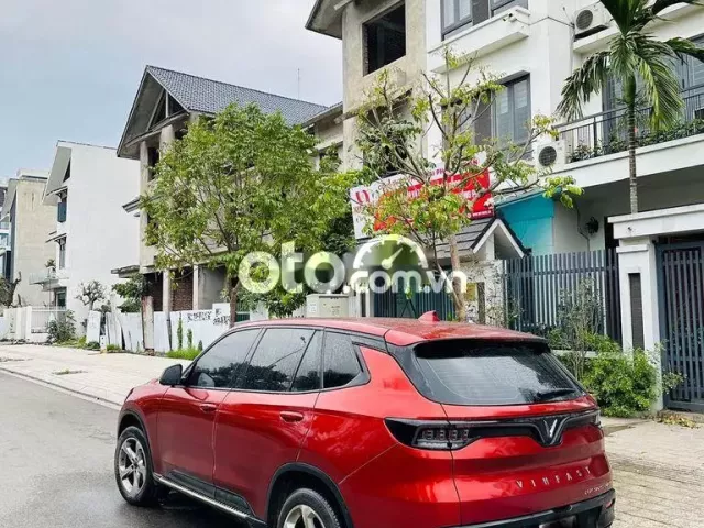 VinFast Lux SA2.0 2020 2.0 AT - 60000 km