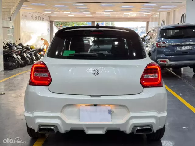 Swift 2022 hàng hiếm 8.000km - tặng miễn phí body kít