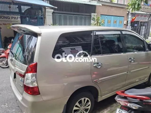 Anh mình bán Inova2015 số sàn, ~100kkm,xe gia đình