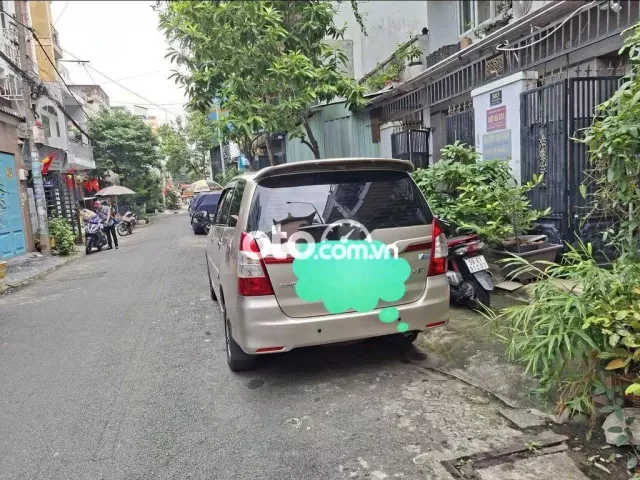 Anh mình bán Inova2015 số sàn, ~100kkm,xe gia đình