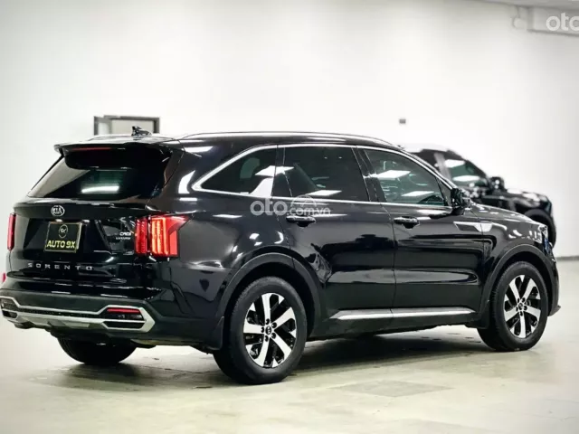 Den Huyền Bí Model 2021