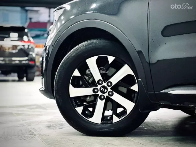 Den Huyền Bí Model 2021