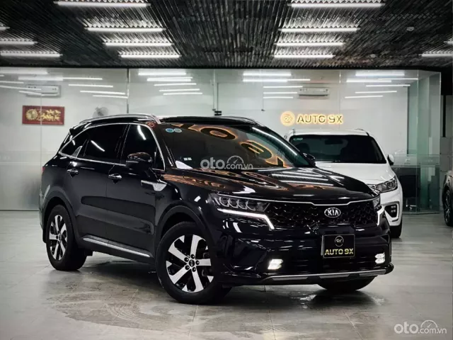 Den Huyền Bí Model 2021