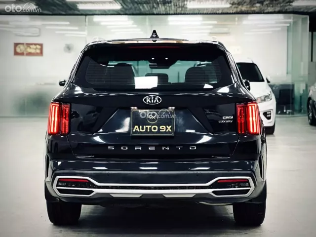 Den Huyền Bí Model 2021