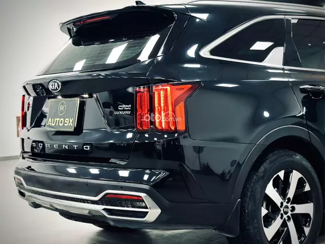 Den Huyền Bí Model 2021