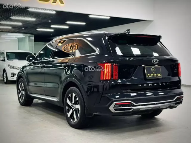 Den Huyền Bí Model 2021