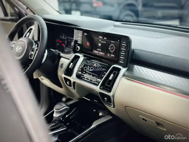 Den Huyền Bí Model 2021