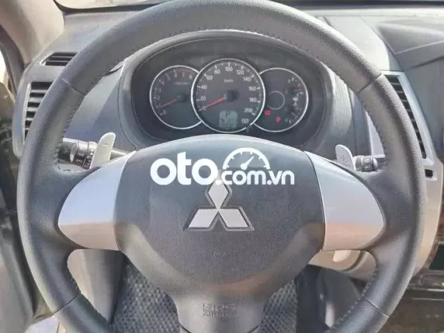 Mitsubishi Pajero Sport 2015