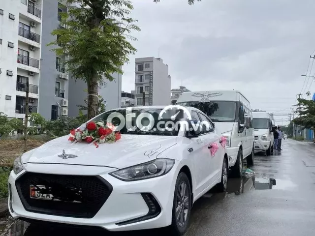 Hyundai Elantra 2016 - 300000 km