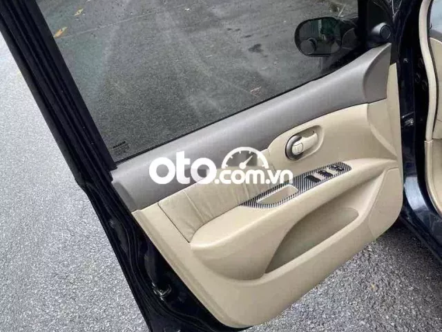 Nissan Grand livina 2010 1.8 AT Siu Đẹp