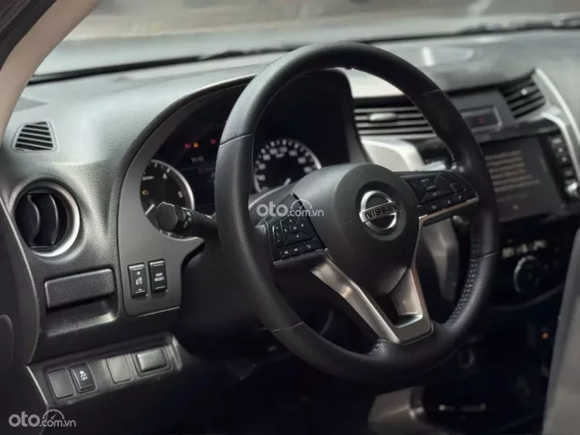 Bán xe bán tải đời 2021, màu xám Titan sang trọng