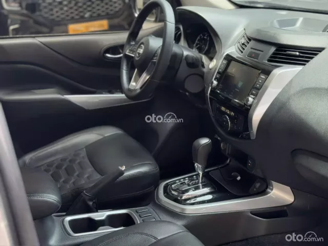 Bán xe bán tải đời 2021, màu xám Titan sang trọng