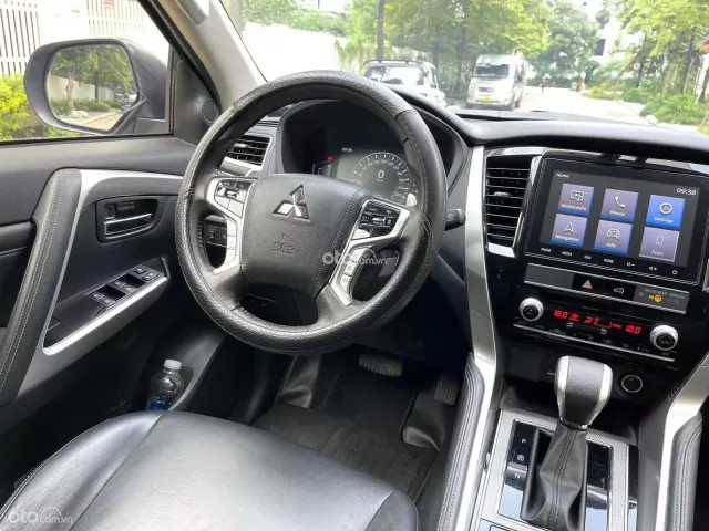 Mitsubishi Pajero Sport 2022 số tự động tại Hà Nội