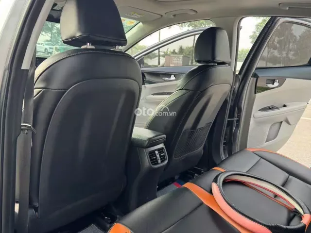 Form dáng thể thao, nội thất cao cấp